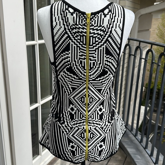 Nicole Miller Knit Vest - Picture 2 of 4